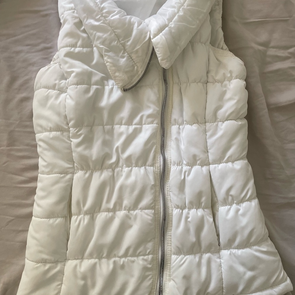 Modern fit lightweight side zip pockets